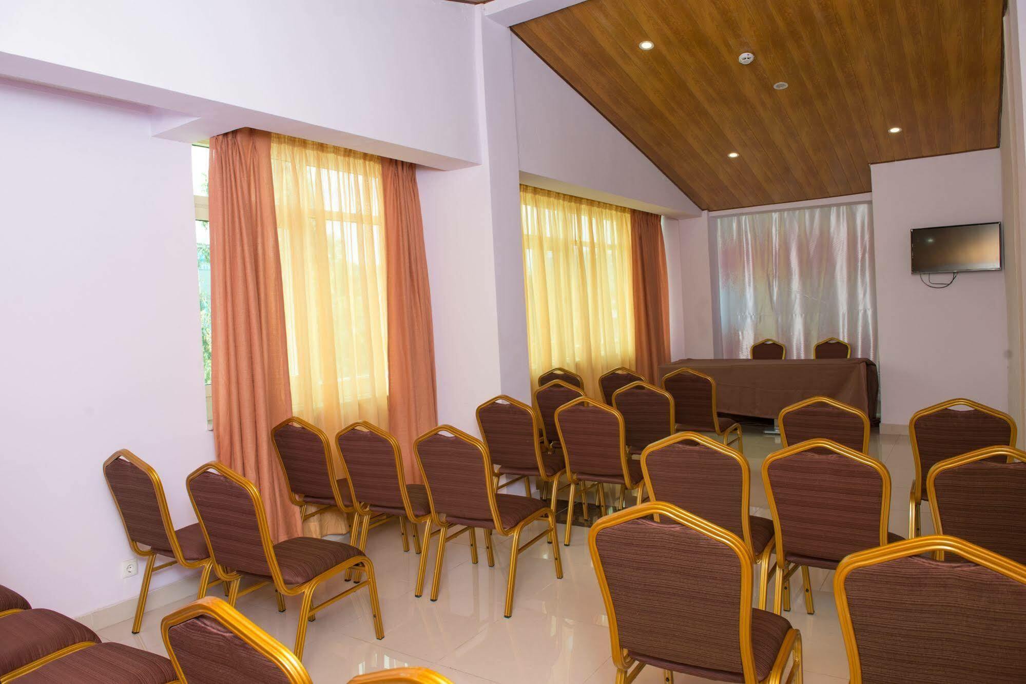 C Fun Addis Hotel Exterior foto